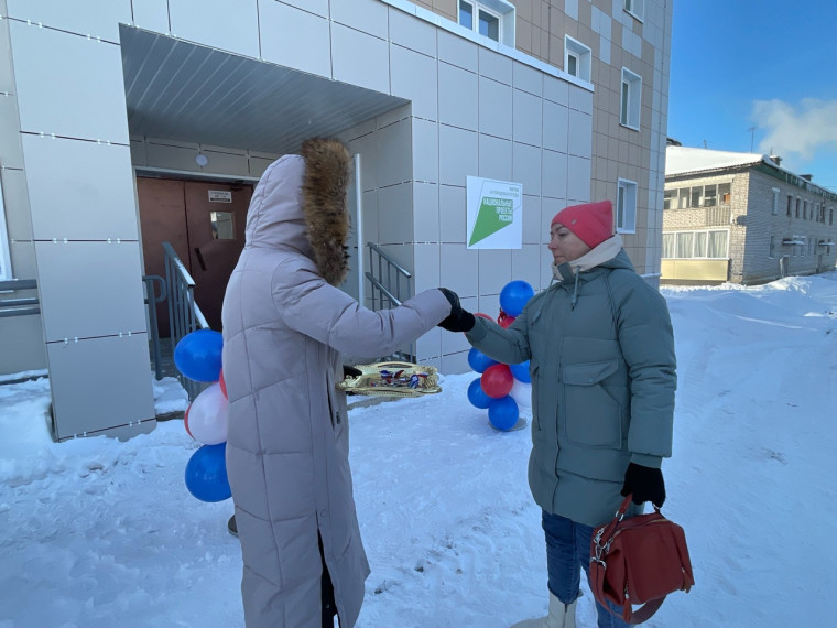 Сегодня глава администрации Вилегодского муниципального округа О.В. Аникиева вручила ключи от новых квартир жителям села Широкий Прилук🔑. Сегодня глава администрации Вилегодского муниципального округа О.В. Аникиева вручила ключи от новых квартир жителям села Широкий Прилук🔑.